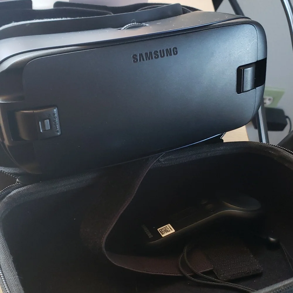 Samsung Gear Oculus VR headset with remote and case.